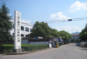 经过一年的部署，浙江春天门业有限公司在武义正式挂牌成立。